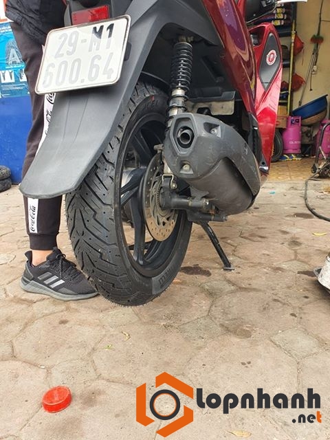 lop sau pirelli angel scooter sh