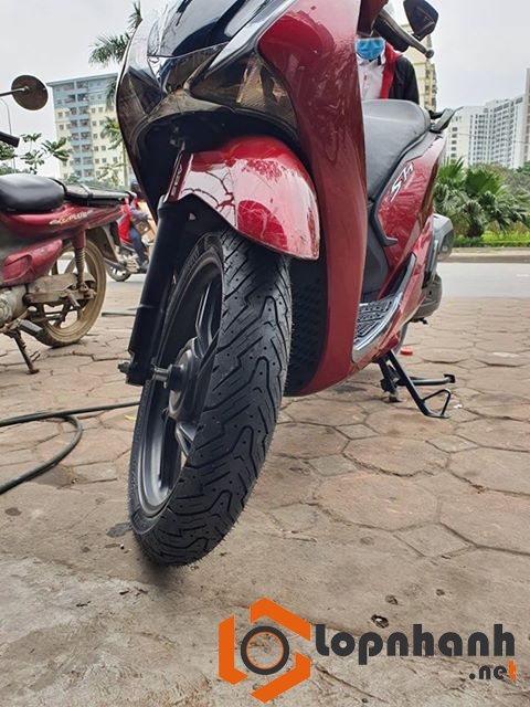 lop truoc pirelli angel scooter sh