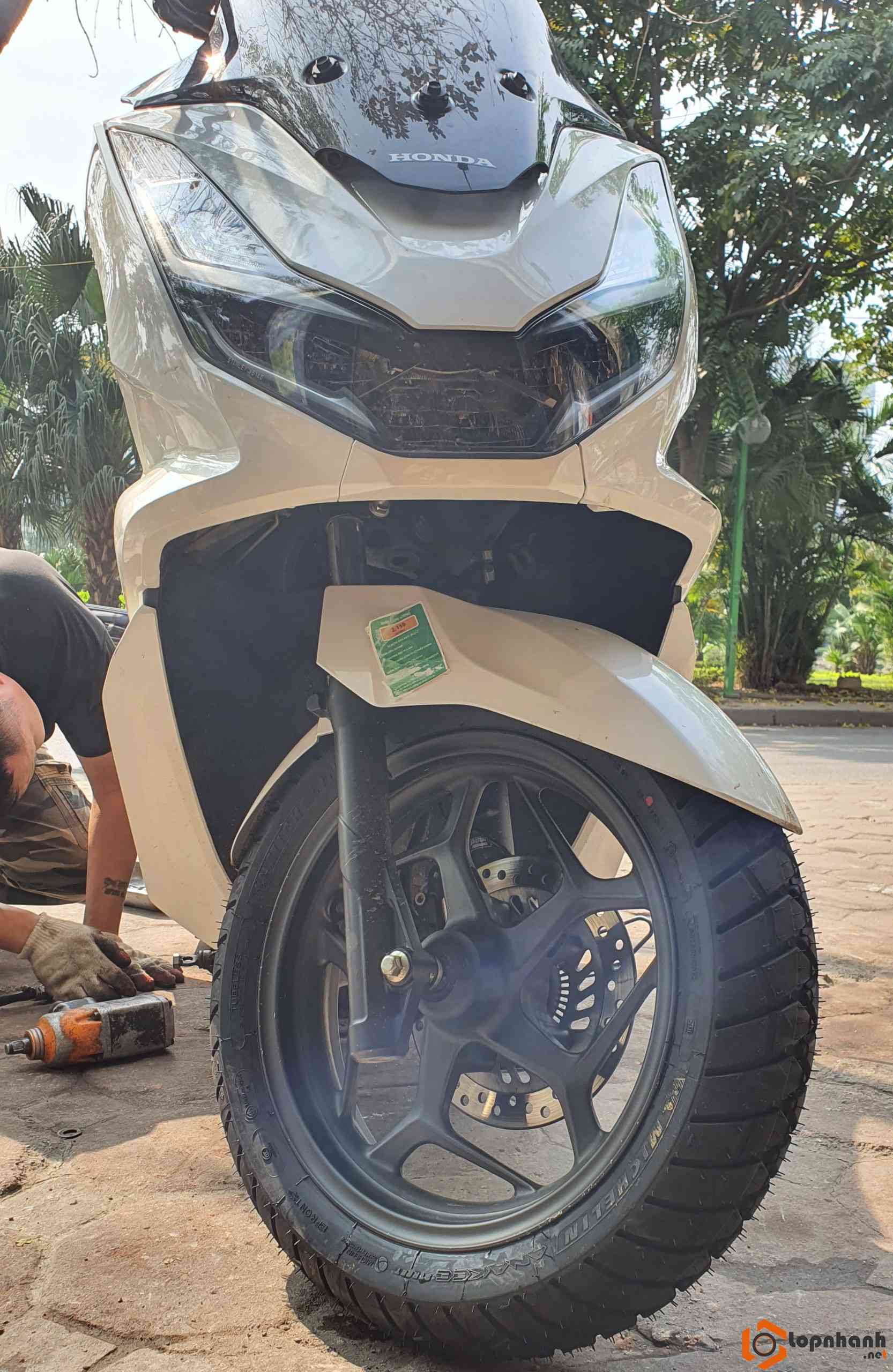 z5420131922155_5ac4dee91e142996273d507fd7369666